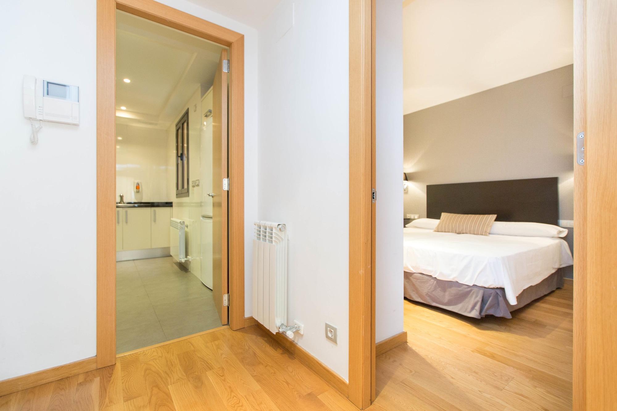 Ainb Sagrada Familia Apartments Barcelona Exterior photo